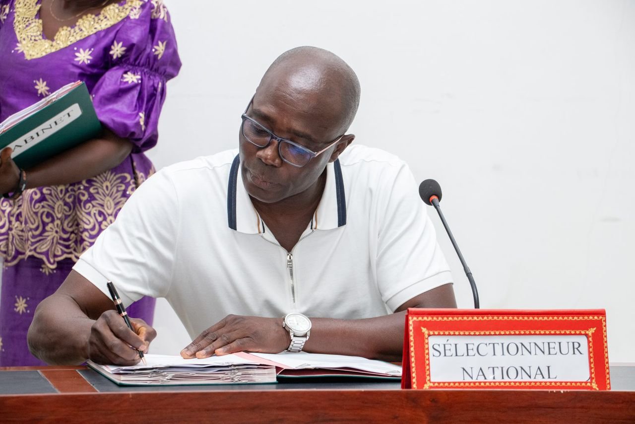 Togo : Contrat signé, les objectifs fixés au nouveau sélectionneur Nibombé