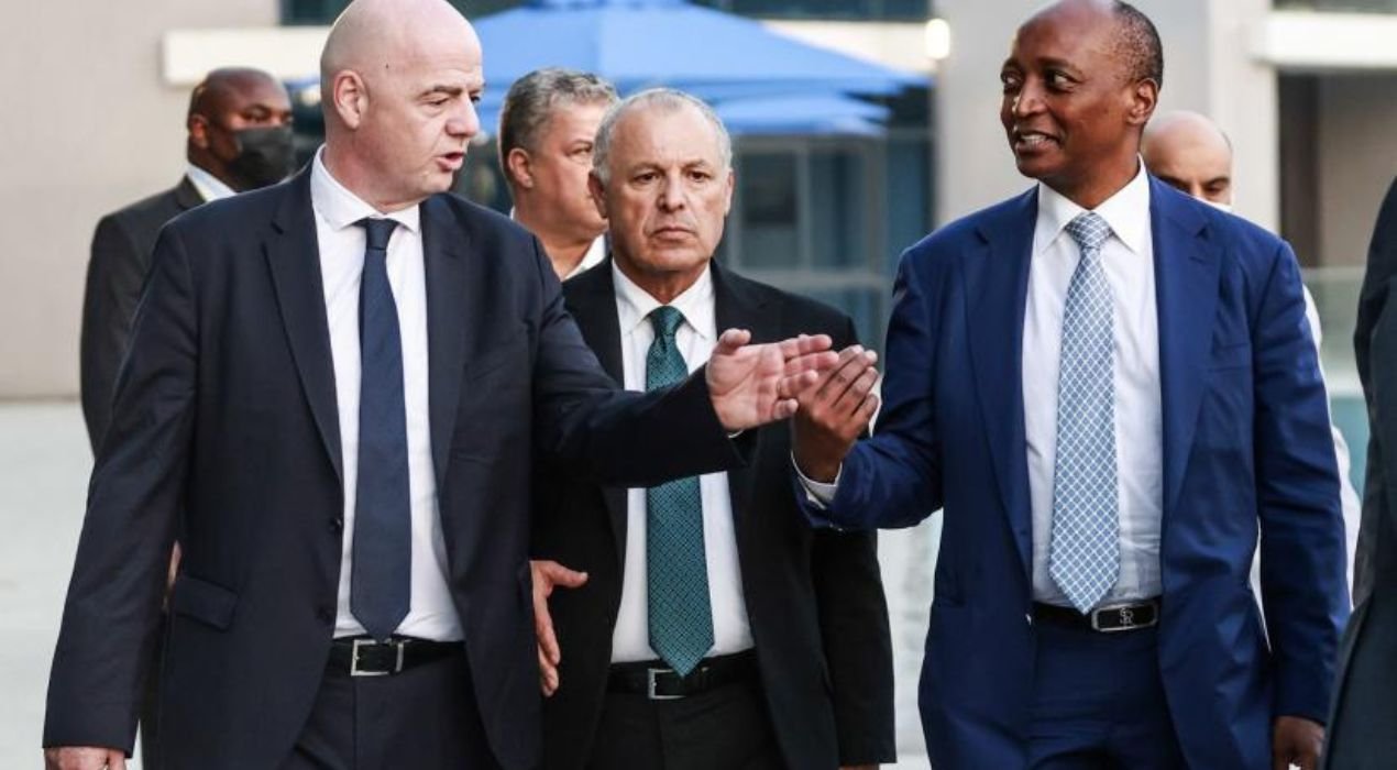 Les grandes figures du football mondial aux funérailles d’Issa Hayatou au Cameroun