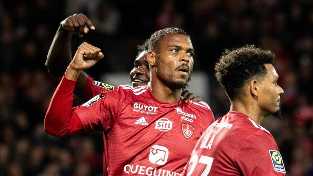 Stade Brestois 29 : Les supporters réclament la prolongation de Steve Mounié