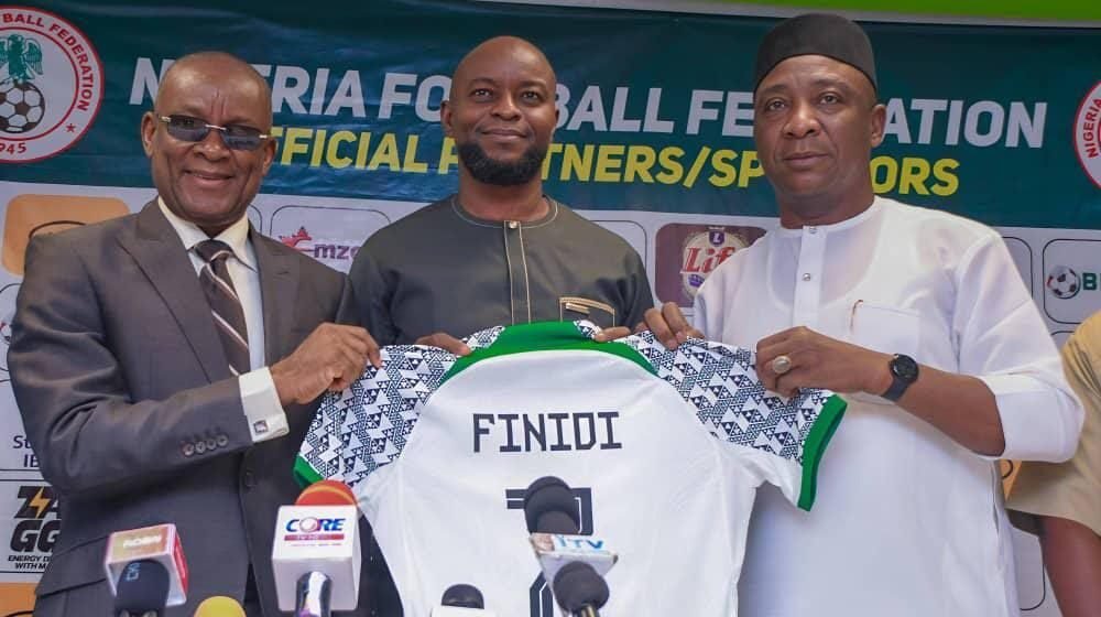 Nigeria : La fédération installe le sélectionneur Finidi George et son staff technique