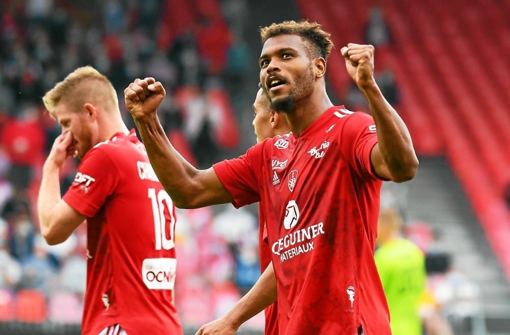 Steve Mounié célèbre un accomplissement exceptionnel dans sa carrière