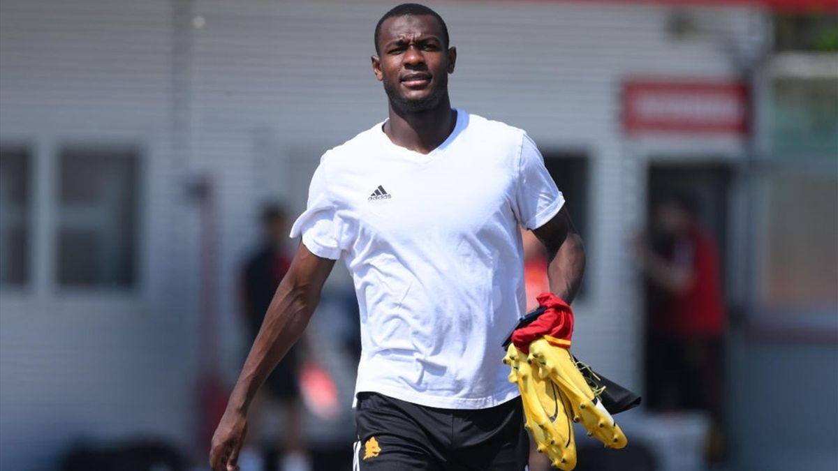 AS Roma : Evan Ndicka sort de l’hôpital, les échos sur son retour au terrain