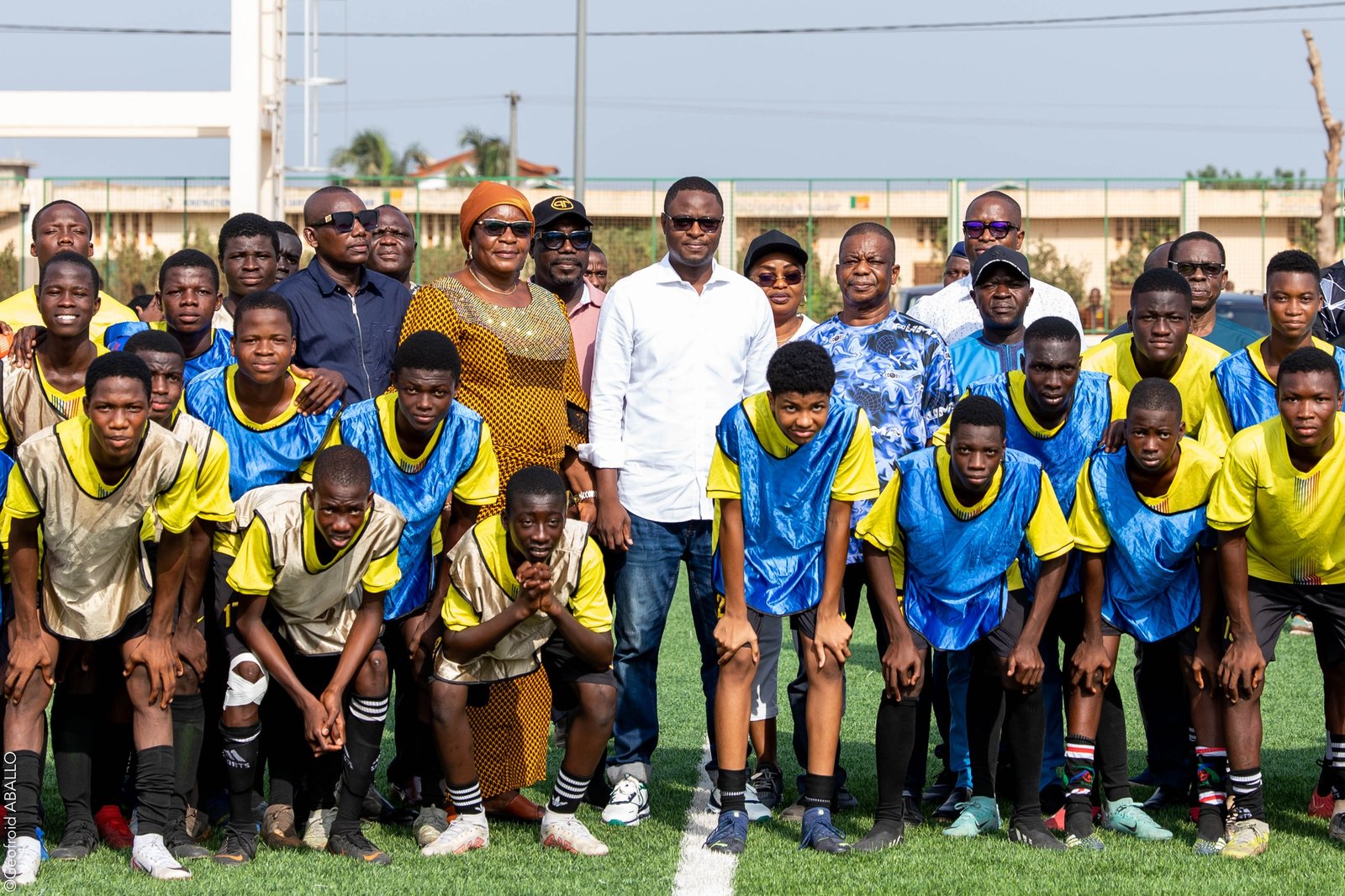 Au Bénin, Benoît DATO et Mathurin de CHACUS encouragent les Guépards U15 et U18