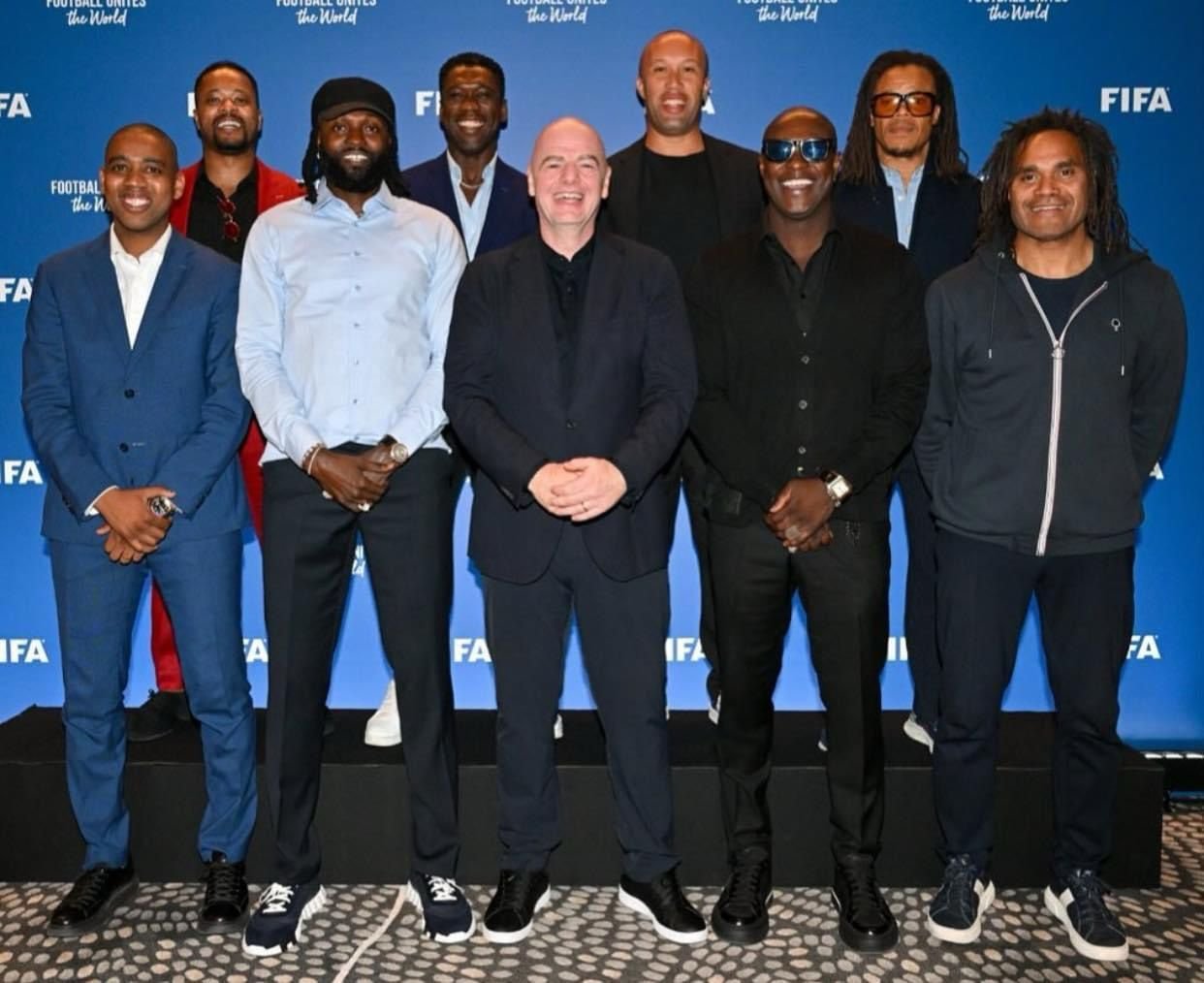 Emmanuel Adebayor et d’autres légendes du football disent NON au racisme