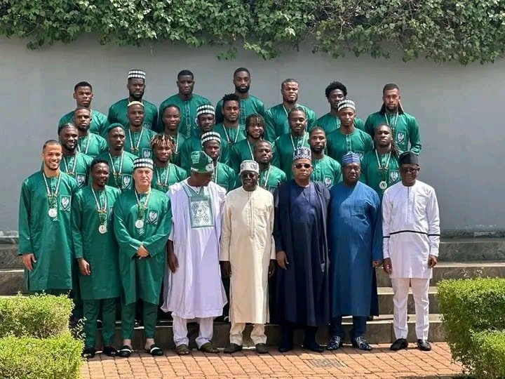 Nigeria : Le président Tinubu honore les Super Eagles après la CAN 2023
